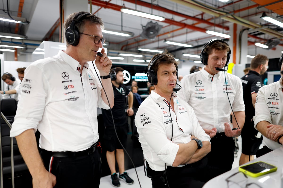Mercedes bosses gather in garage during 2022 season