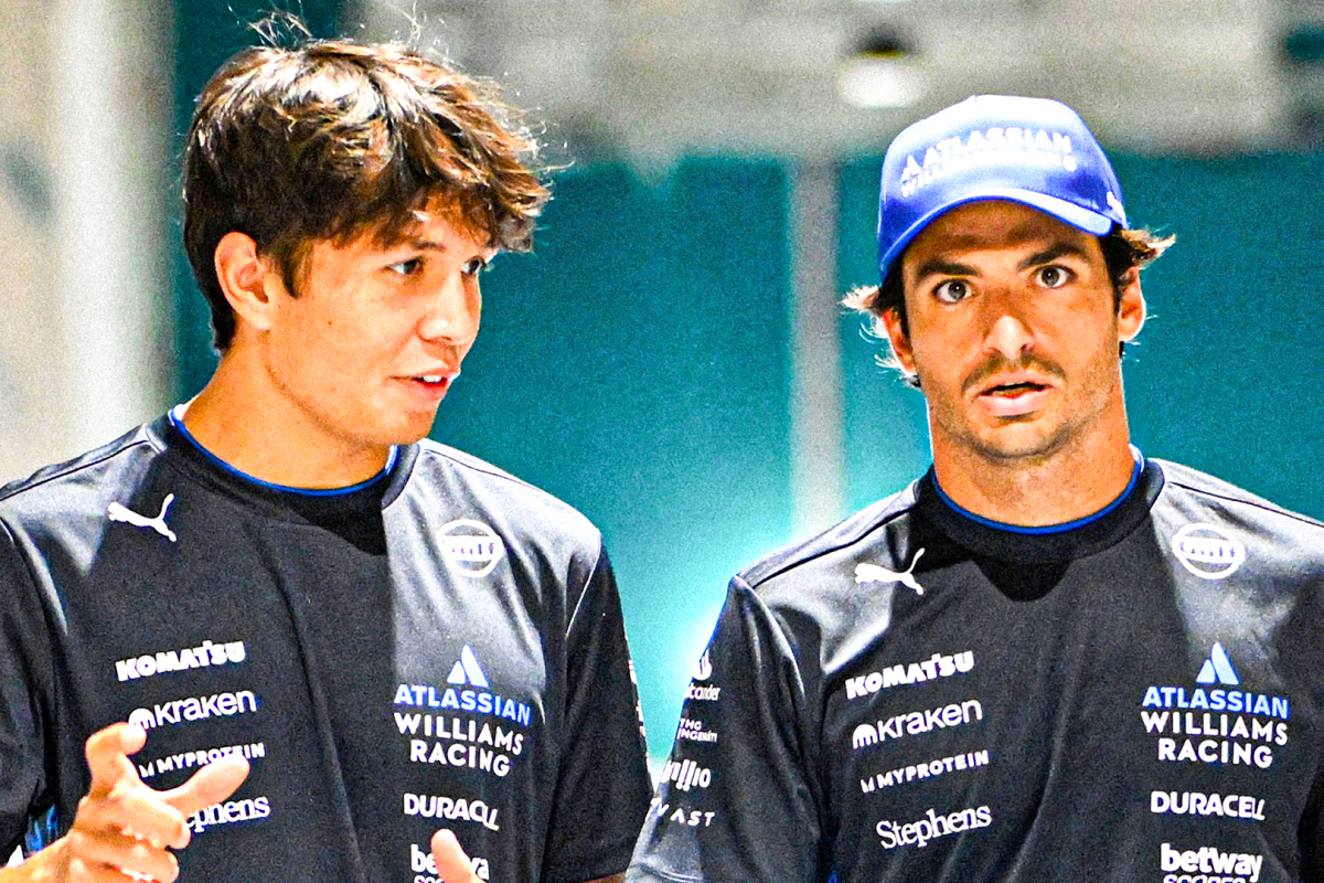 Sainz, Albon, socials