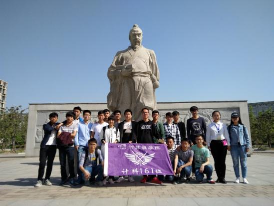 团支部成员合影